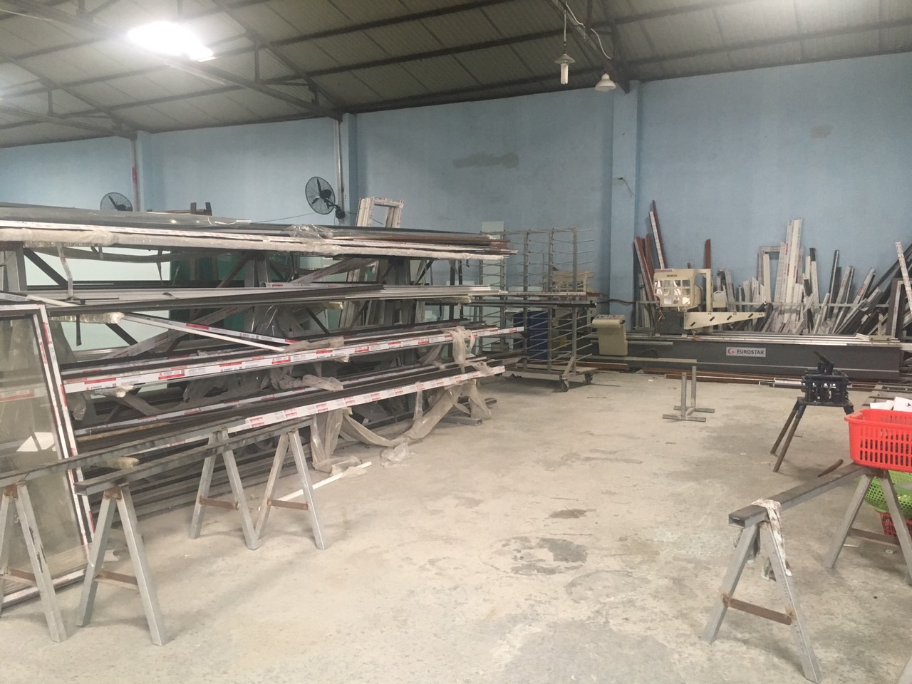 Xưởng gia công nhôm kính